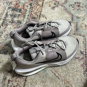 Nike air max tennis shoes.